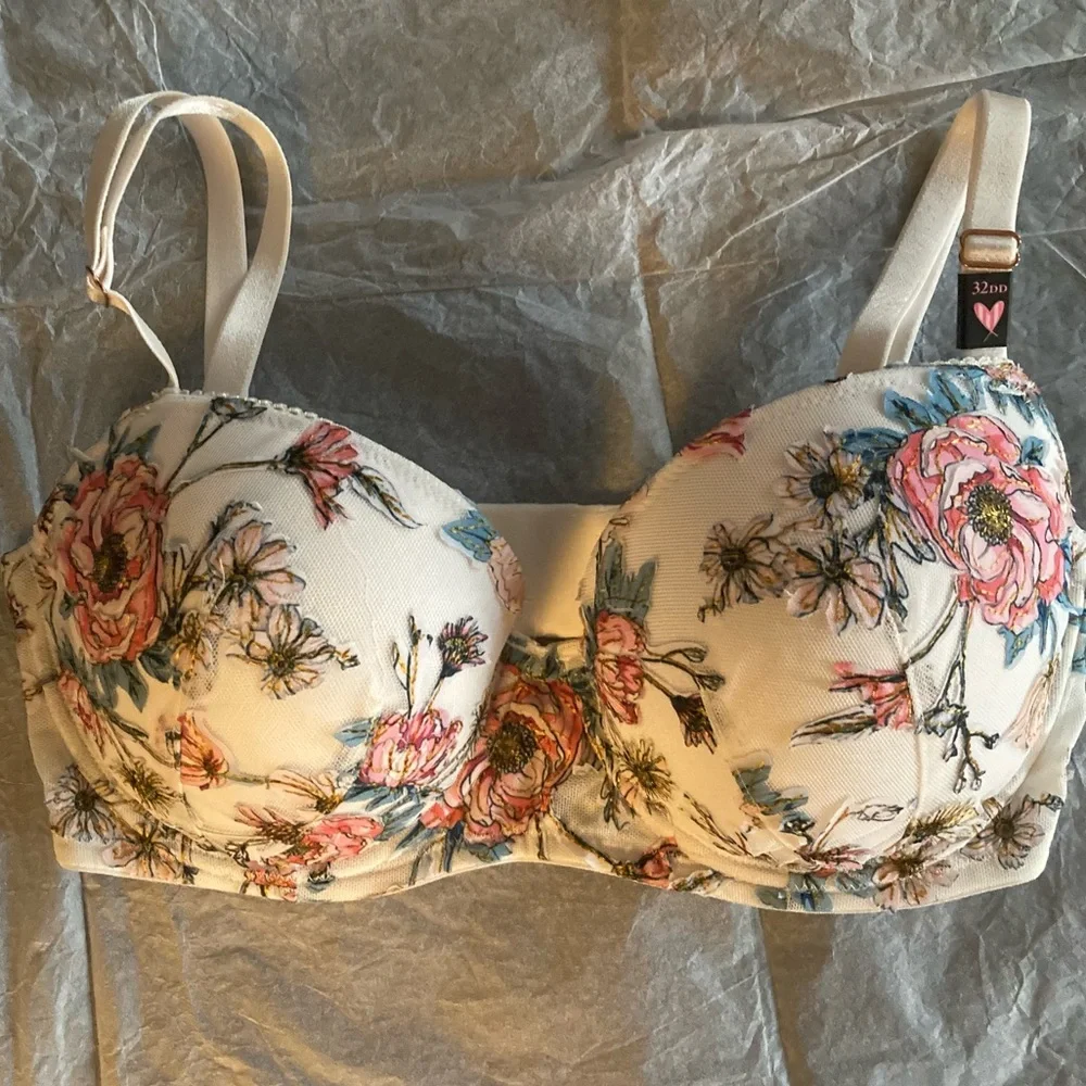 Victoria’s Secret Dream Angels Floral Demi Bra and Cheekini Panty Set NWT - Picture 4 of 14